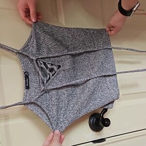 🩴 Gray Criss Cross Crop Top Size M